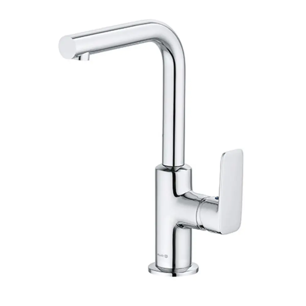 Moderner Wasserhahn von Kludi mit seitlicher Bedienung, glänzender Chromoberfläche und runder Auslaufdüse, geeignet für unterschiedliche Anwendungen in der Küche oder im Bad.